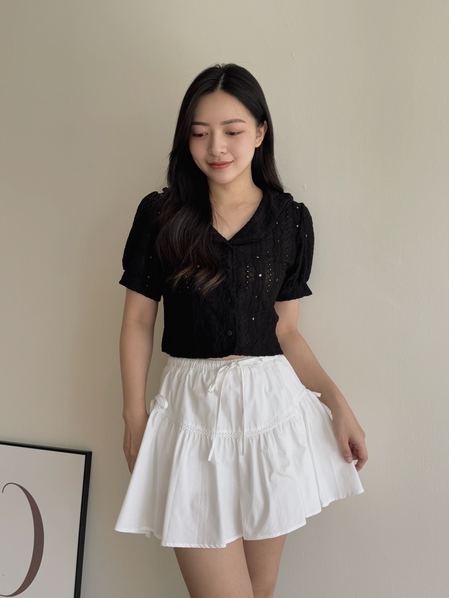 Bertha Flower Embroidered Top  / 花纹浮雕刺绣上衣