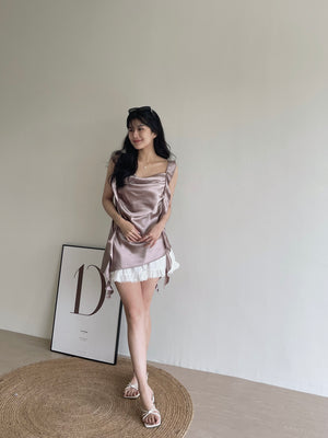 Ruffles Long Strap Top / 荷叶长肩带缎面上衣