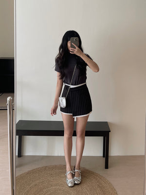 Asymmetrical Stripes Skort / 学院风竖条纹裤裙
