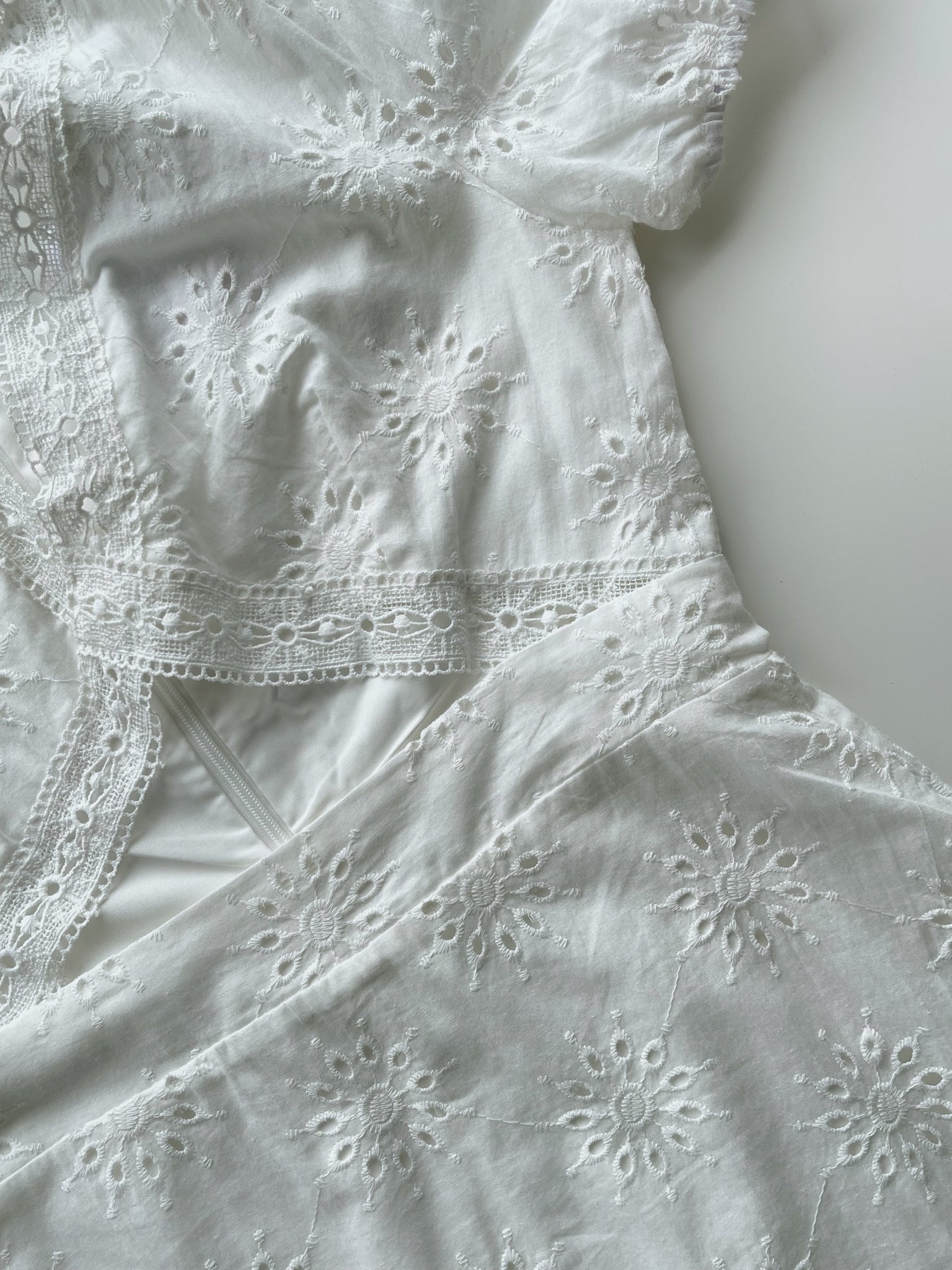 Eyelet Embroidered Cutout Dress / 挖空设计感连衣裙