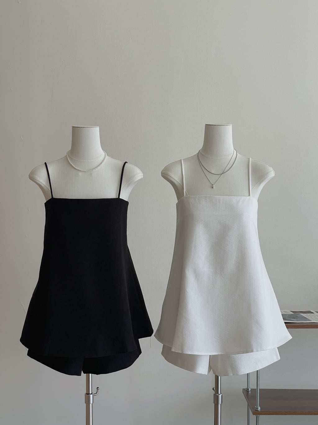 Edgy Minimalism Set / 极简个性吊带阔腿短裤套装