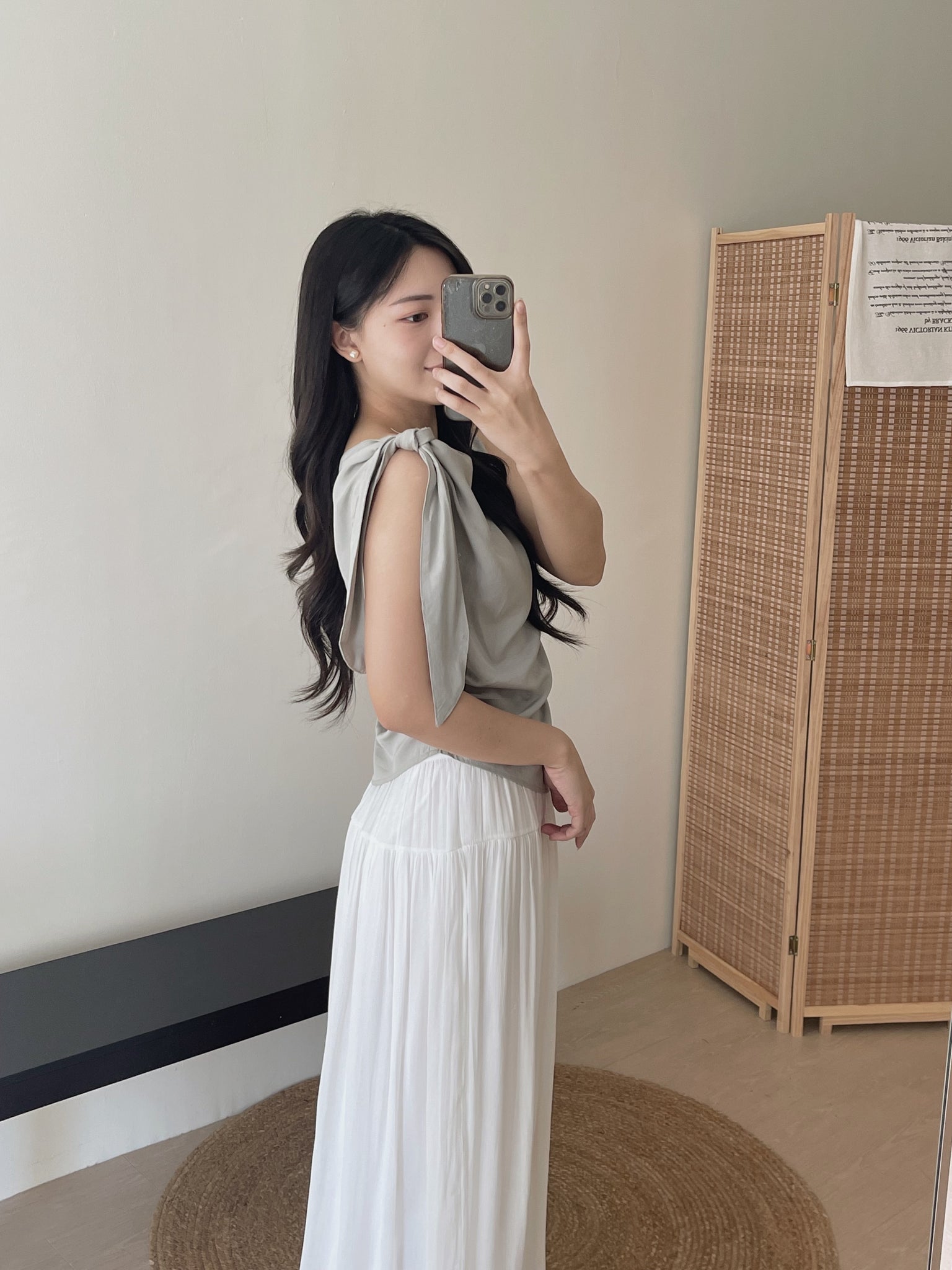 Wide Shoulder Ribbon Top / 宽领单肩系带不规则小衫