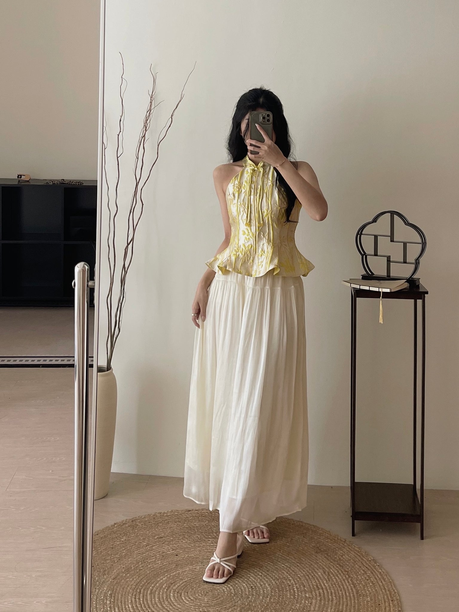 Lustrous Gold Brocade Halter Top / 金缕流芳-浮雕提花旗袍上衣