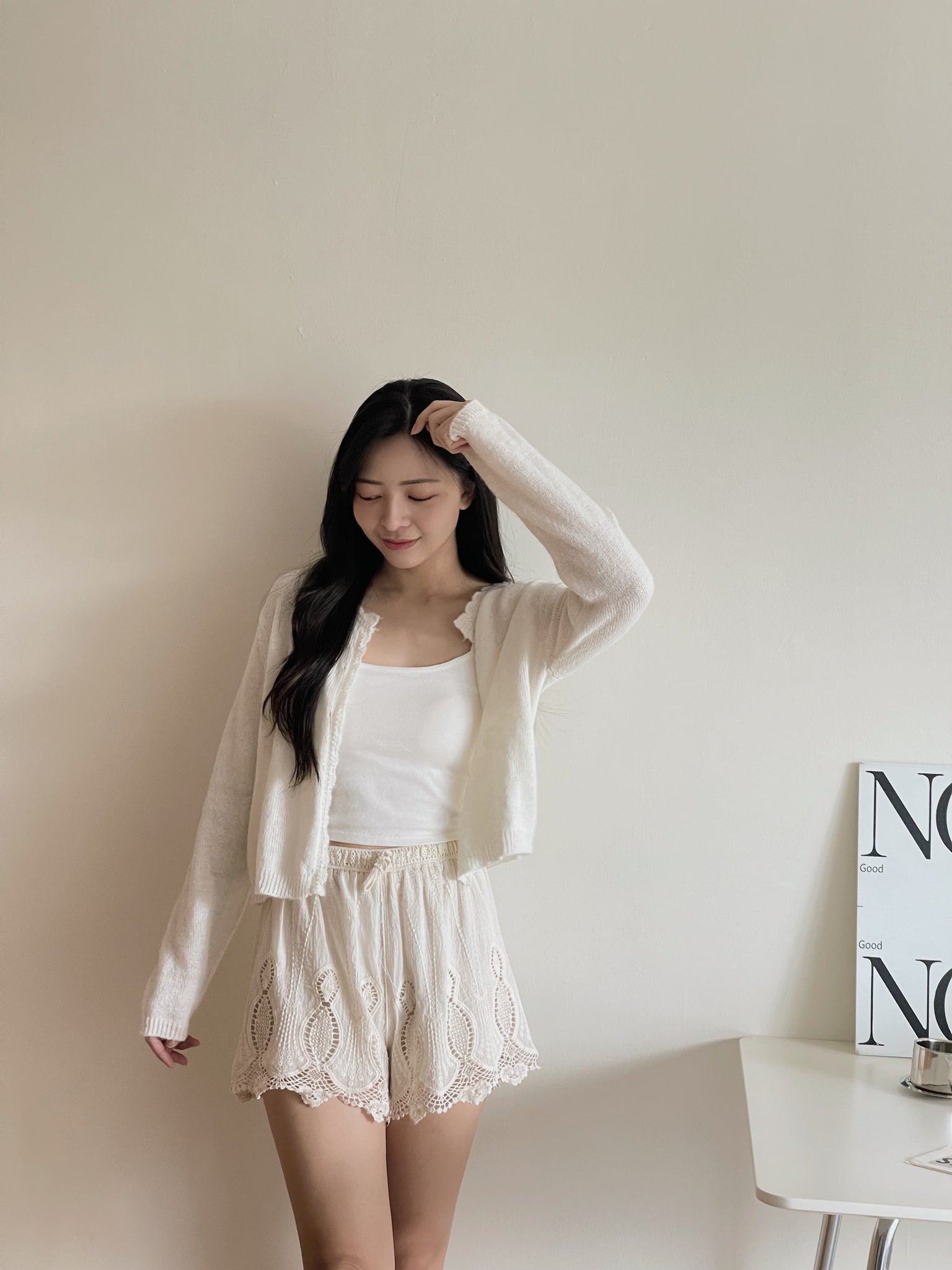 Crochet Lace Hem Shorts / 镂空刺绣短裤