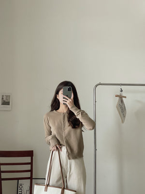 Soft Cloud Knit Cardigan / 软糯小金扣针织衫