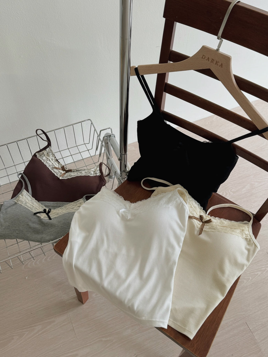 Lace Padded Singlet / 蕾丝透气孔胸垫吊带