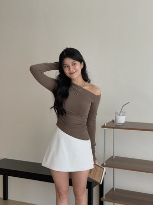 Hot Style Oblique Top / 设计感斜肩不规则上衣