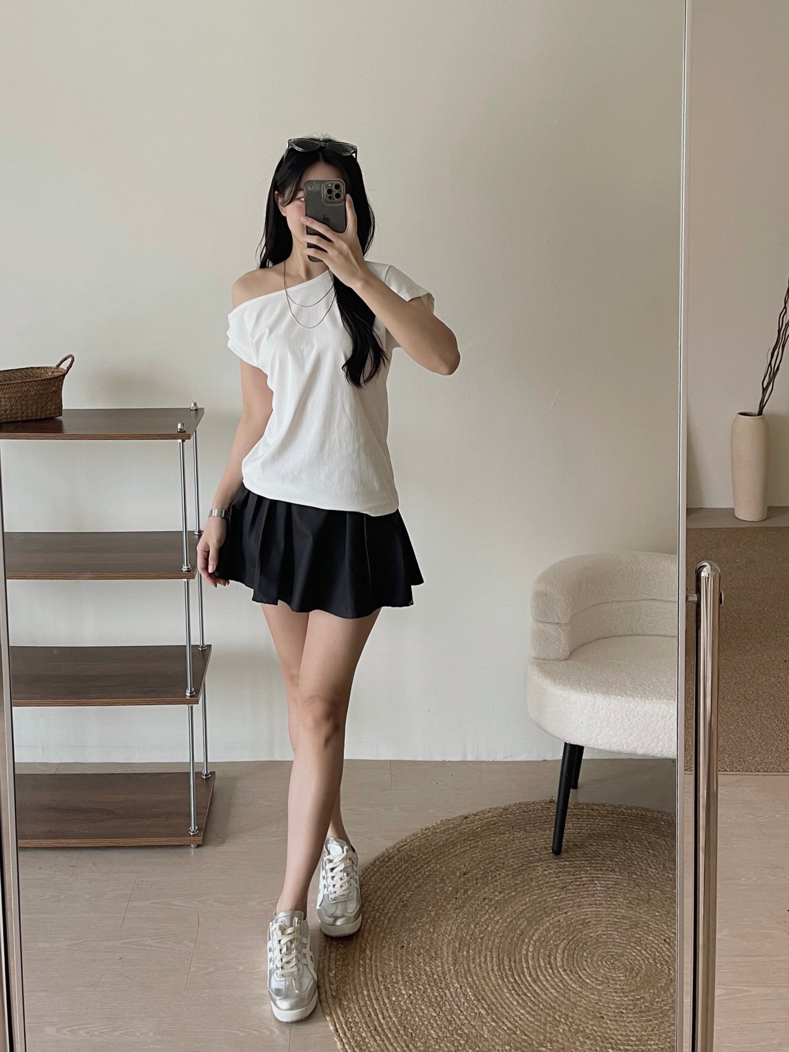 Knot Sleeve Casual Tee / 露锁骨显瘦扭结斜领T恤