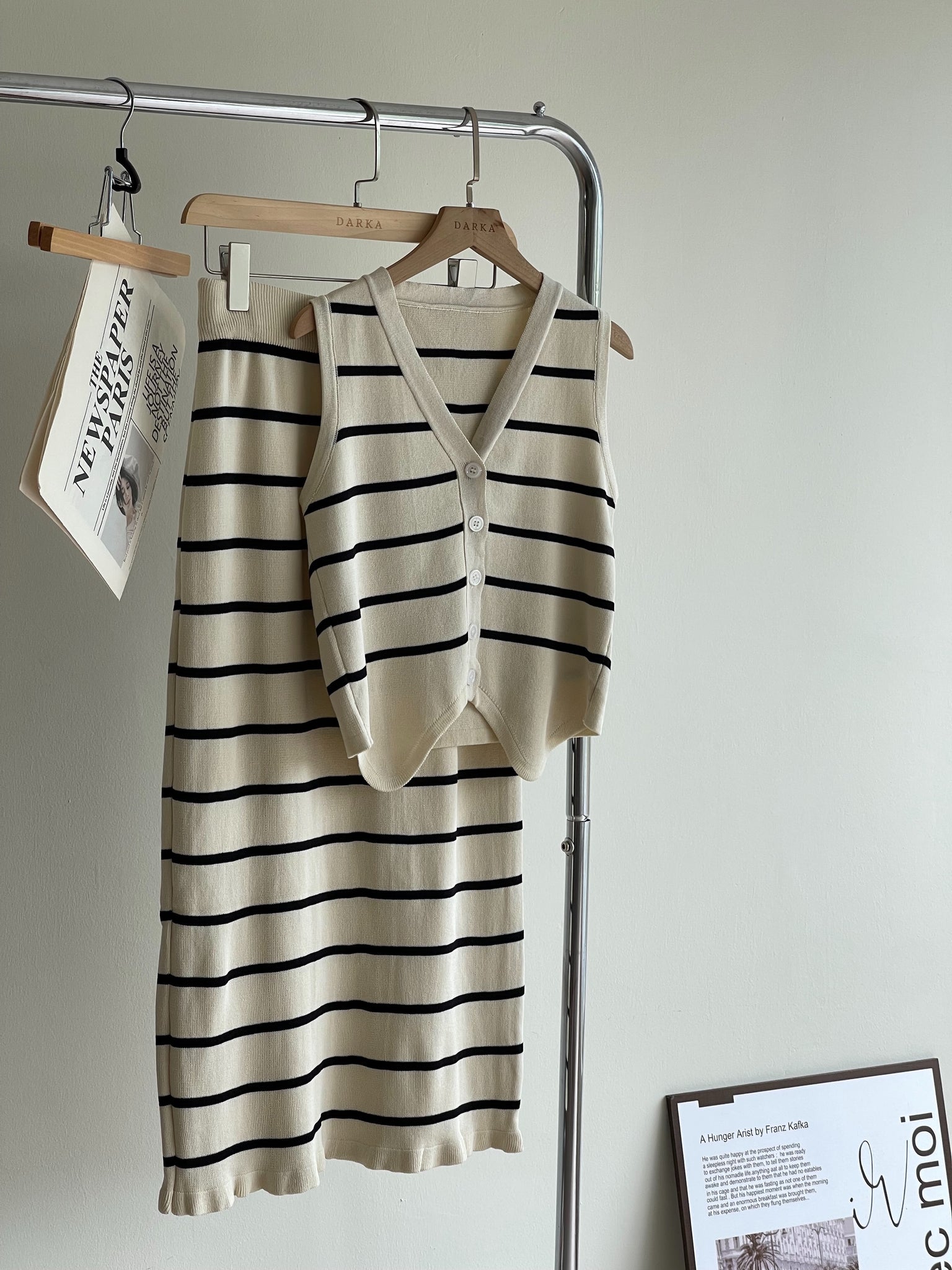 Ladies Stripes Sleeveless Set / 优雅条纹背心套装