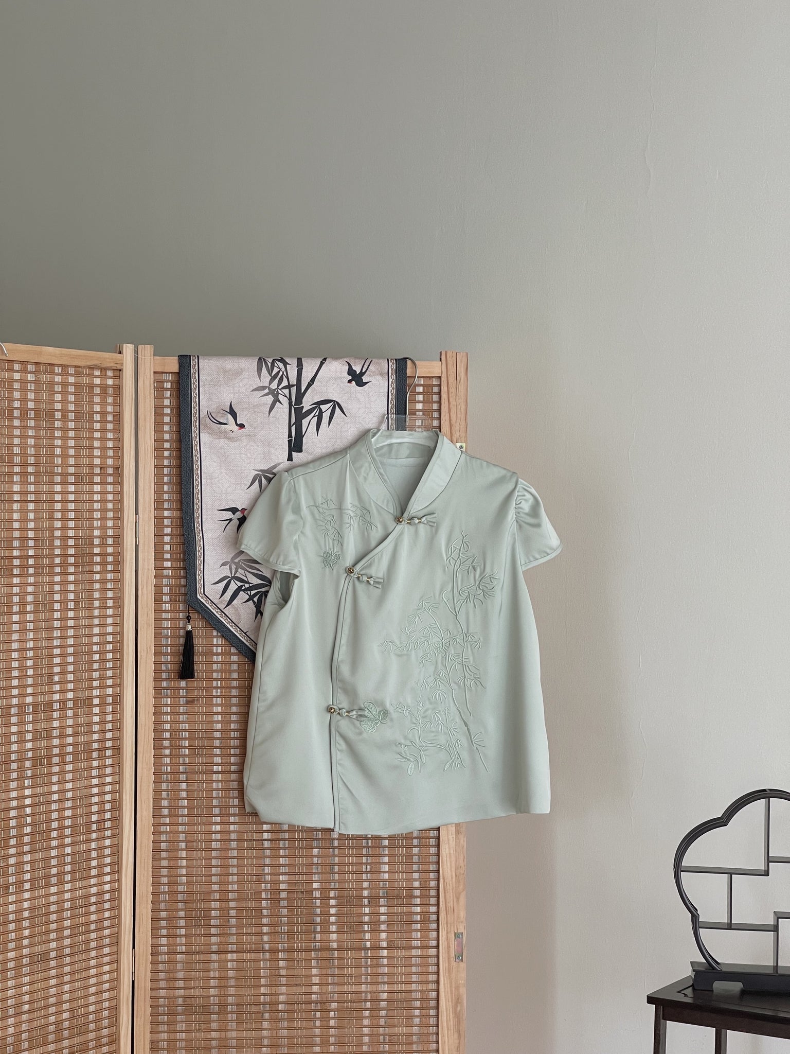 Bamboo Embroidered Silk Top / 竹青刺绣盘扣上衣