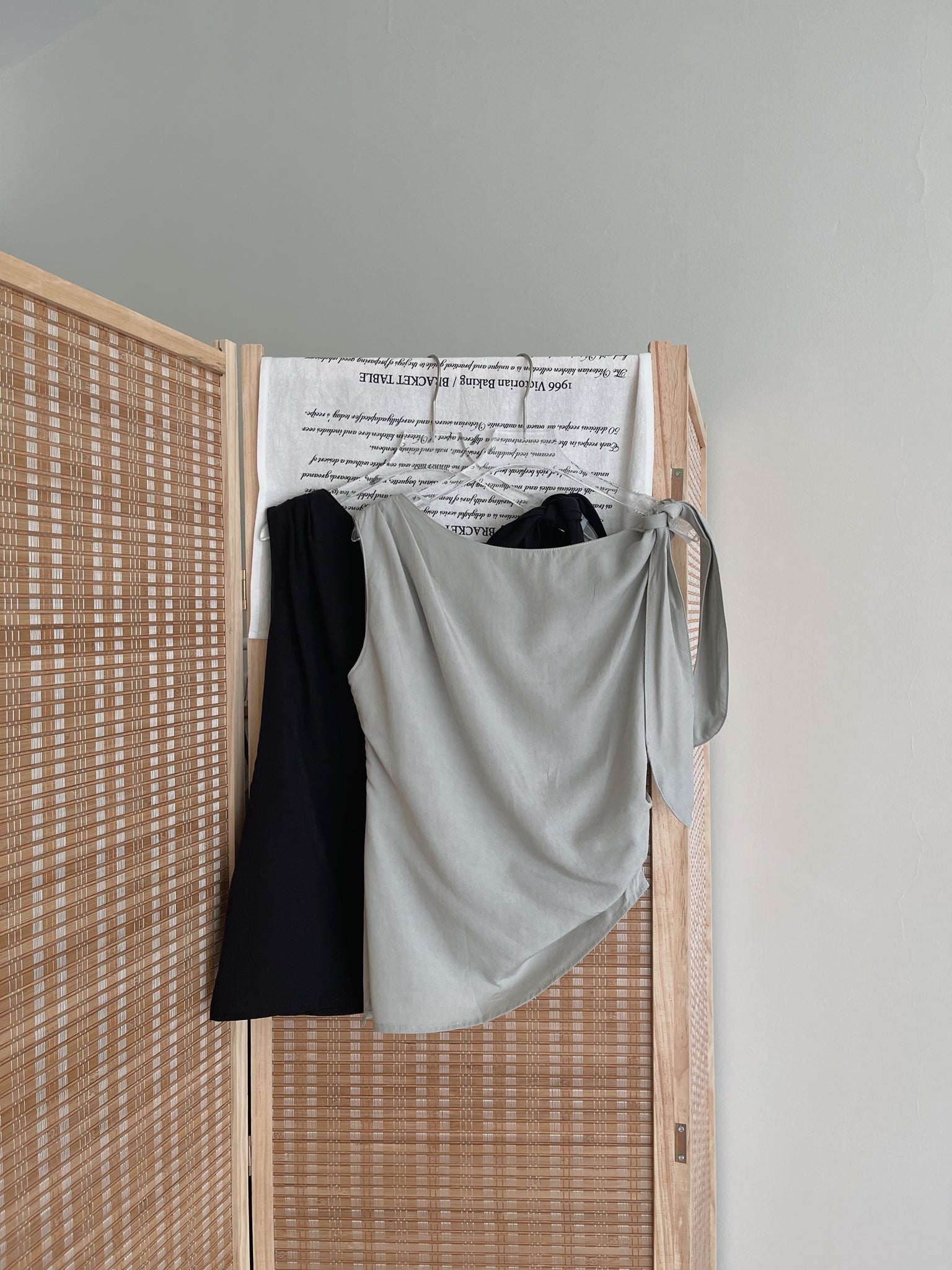 Wide Shoulder Ribbon Top / 宽领单肩系带不规则小衫