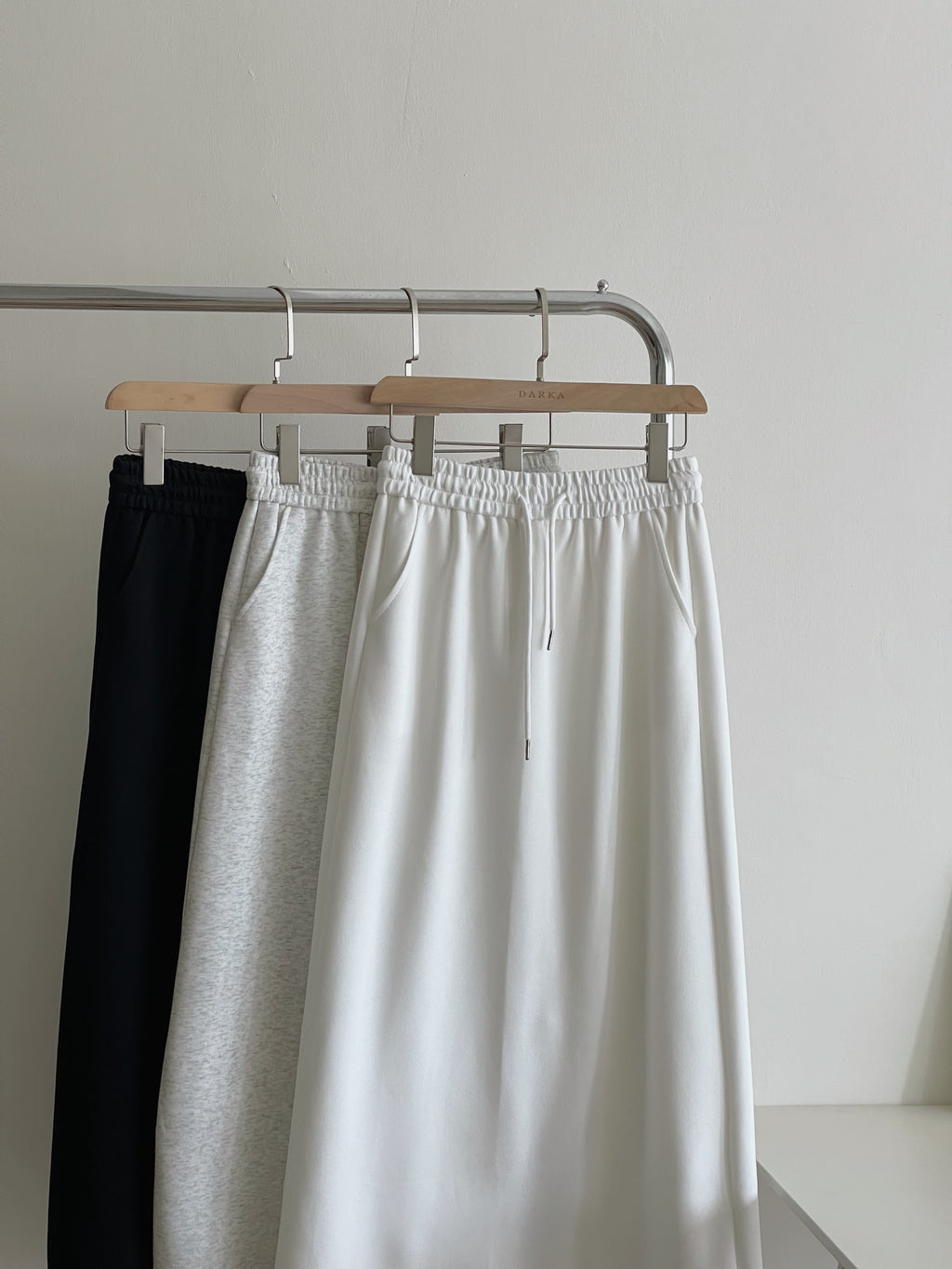 Comfortable Sporty Midi Skirt / 简约舒适半身卫裙