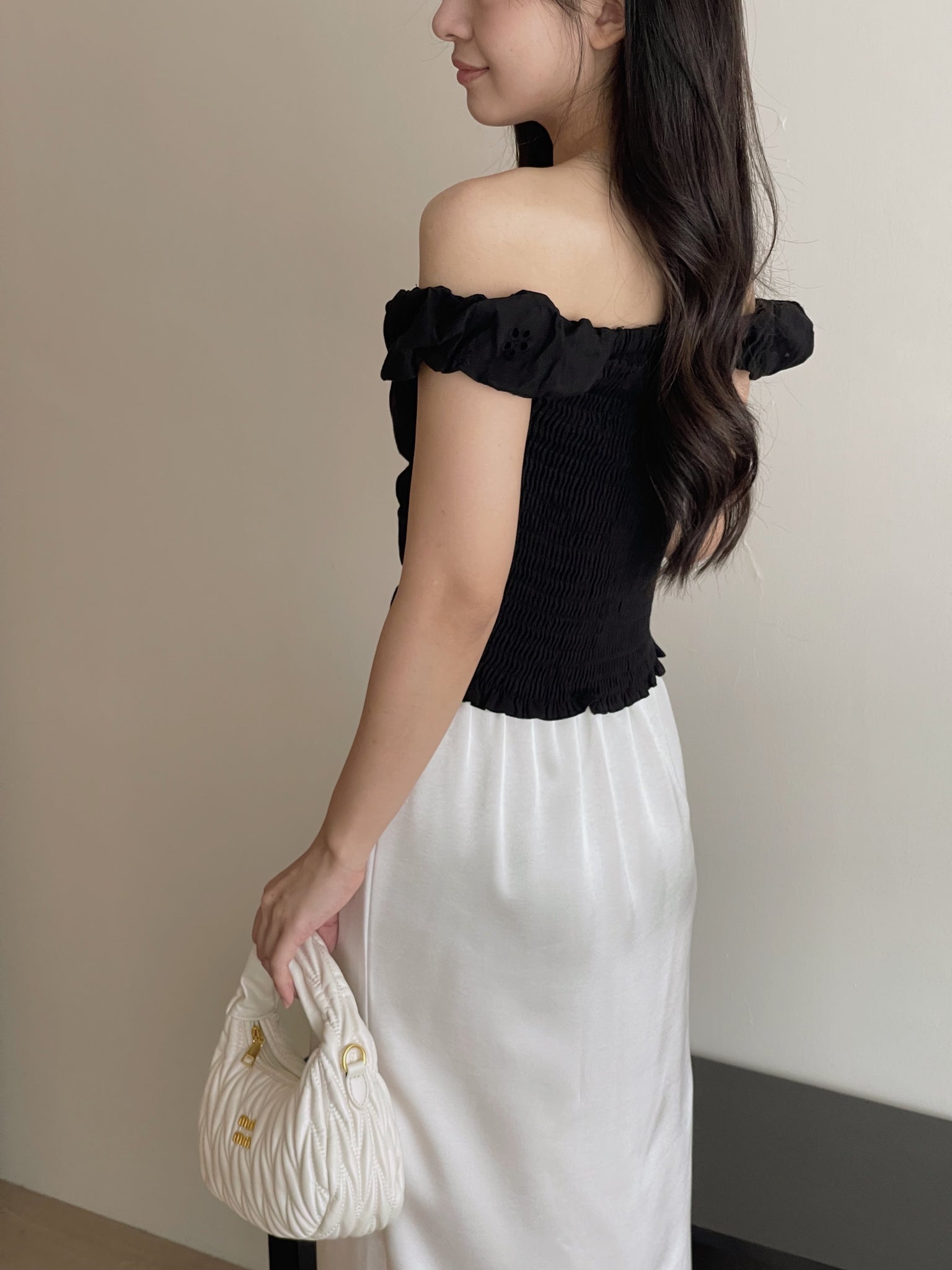 Eyelet Off Shoulder Top / 镂空显瘦一字肩上衣