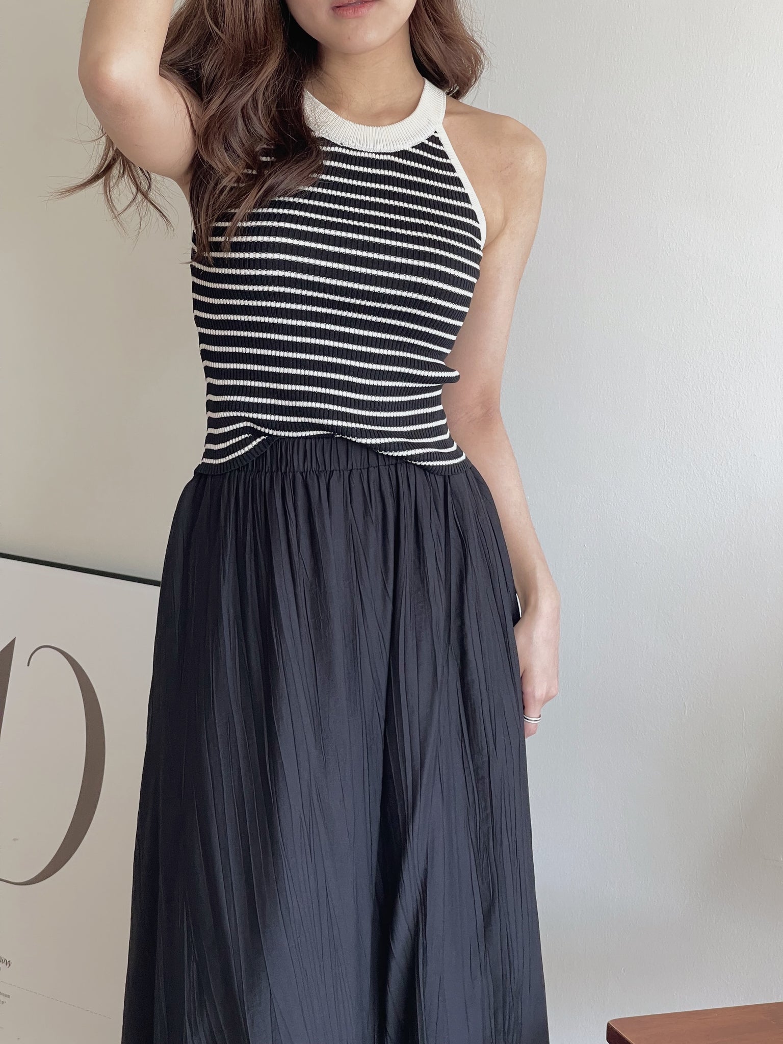 Stripes Halterneck Singlet / 杏黑条针织挂脖背心
