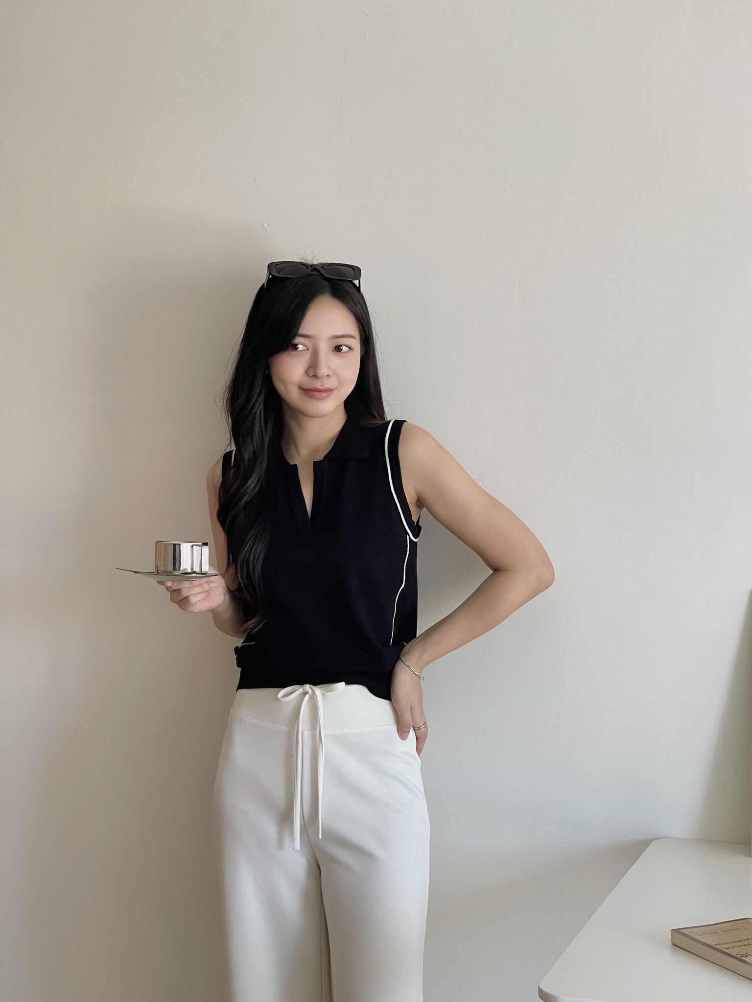 Vneck Sleeveless Knit Top / 显瘦尖领针织无袖上衣