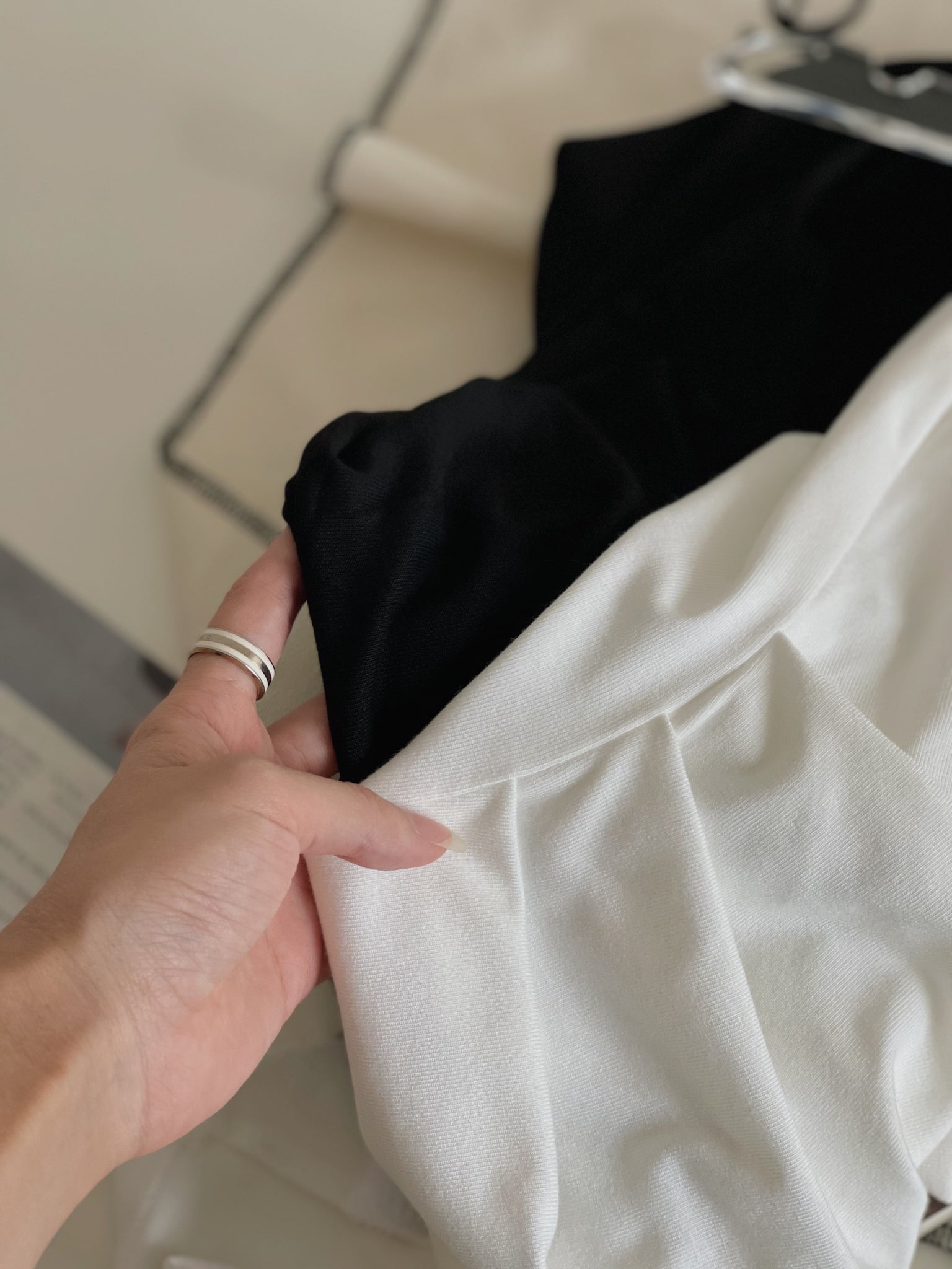 Neck Tie Single Shoulder Top / 围脖带单肩上衣
