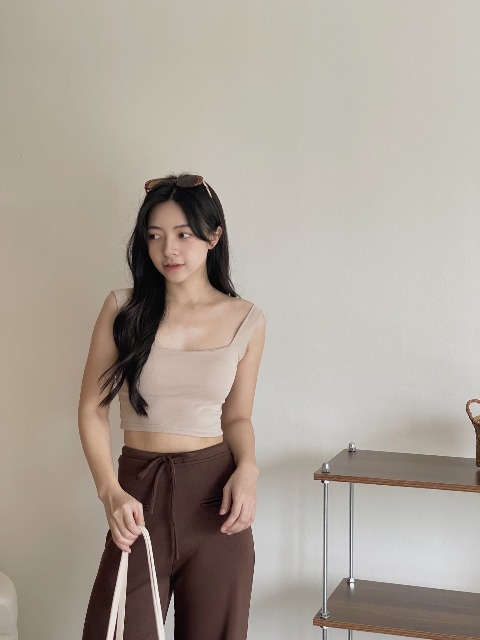 Sleeveless Crop Top With Removable Pad / 大方领遮副乳胸垫背心