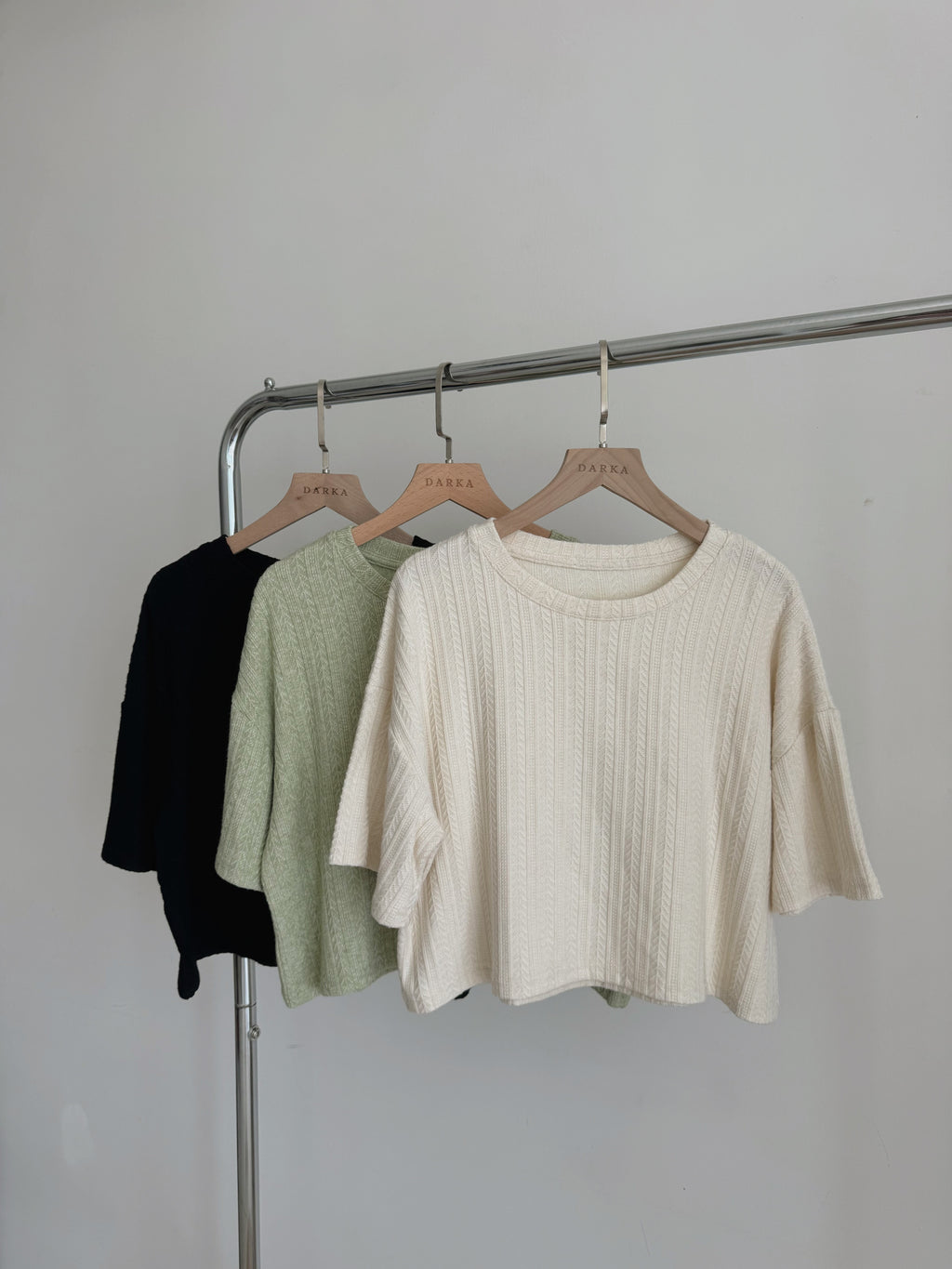 Soft Figured Crop Tee / 软料钩花圆领T