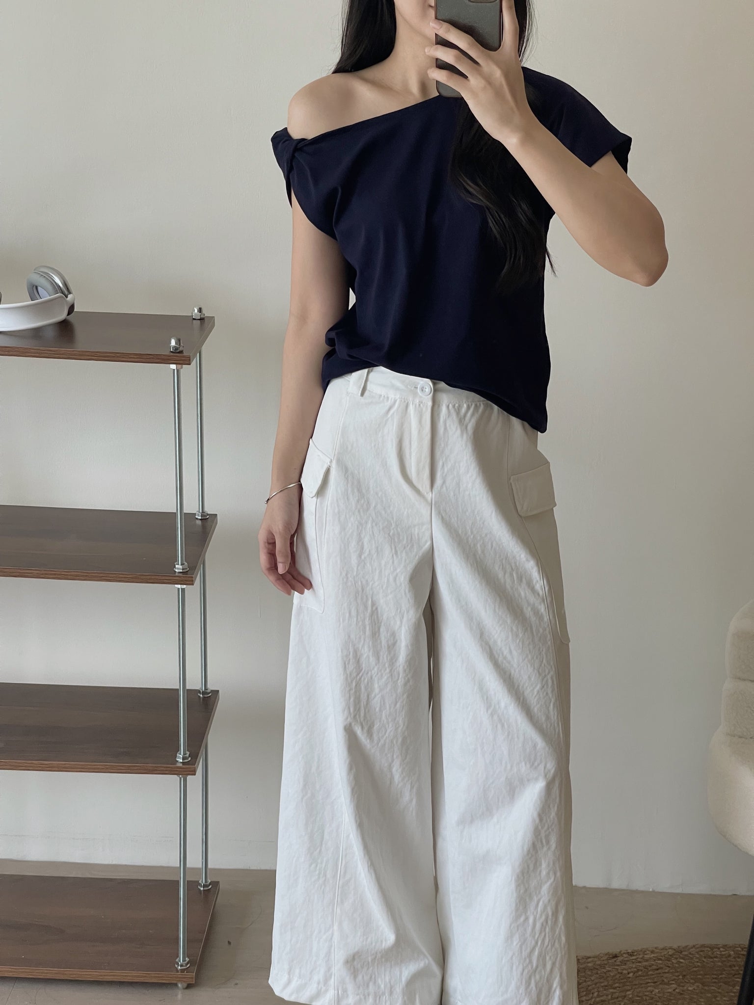 Knot Sleeve Casual Tee / 露锁骨显瘦扭结斜领T恤