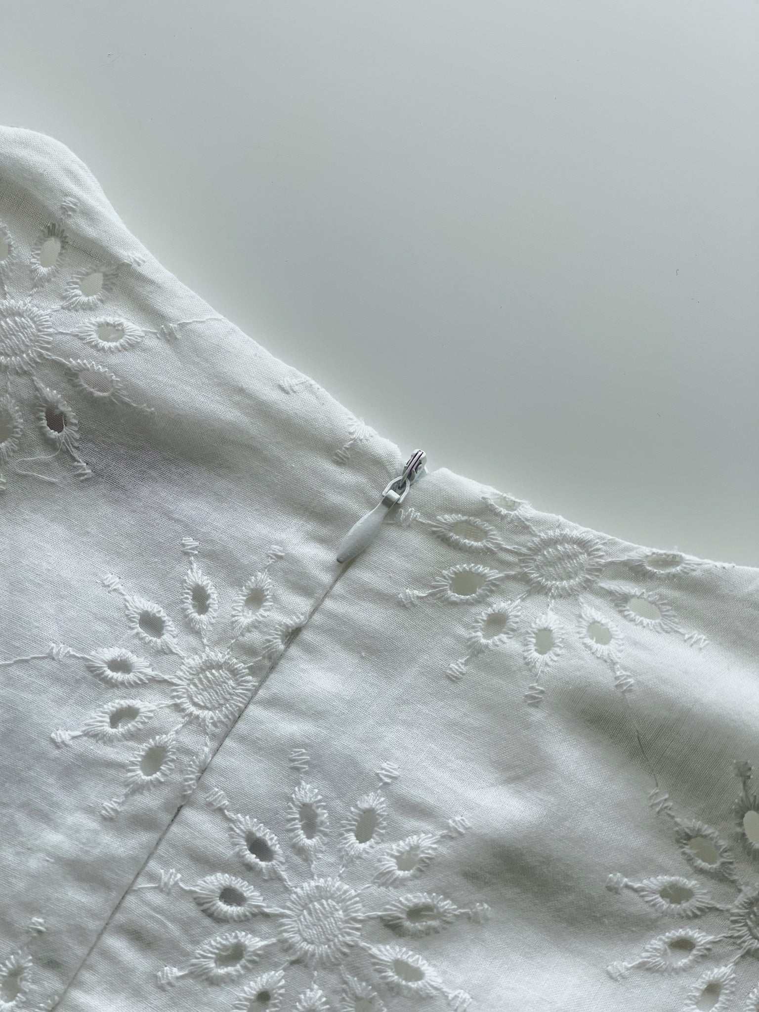 Eyelet Embroidered Cutout Dress / 挖空设计感连衣裙