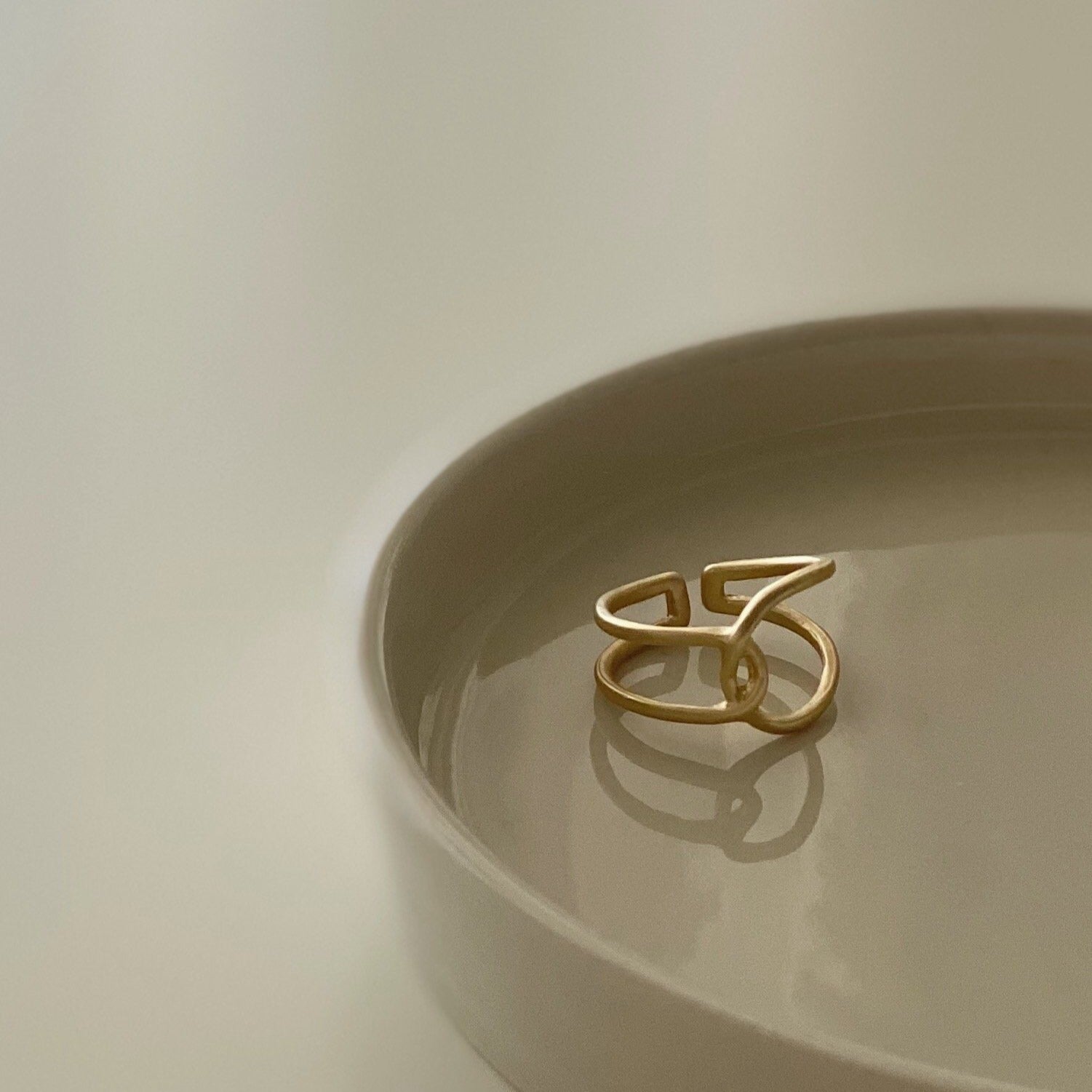 Matte Twist-Shape Ring / 啞光線條開口食指戒