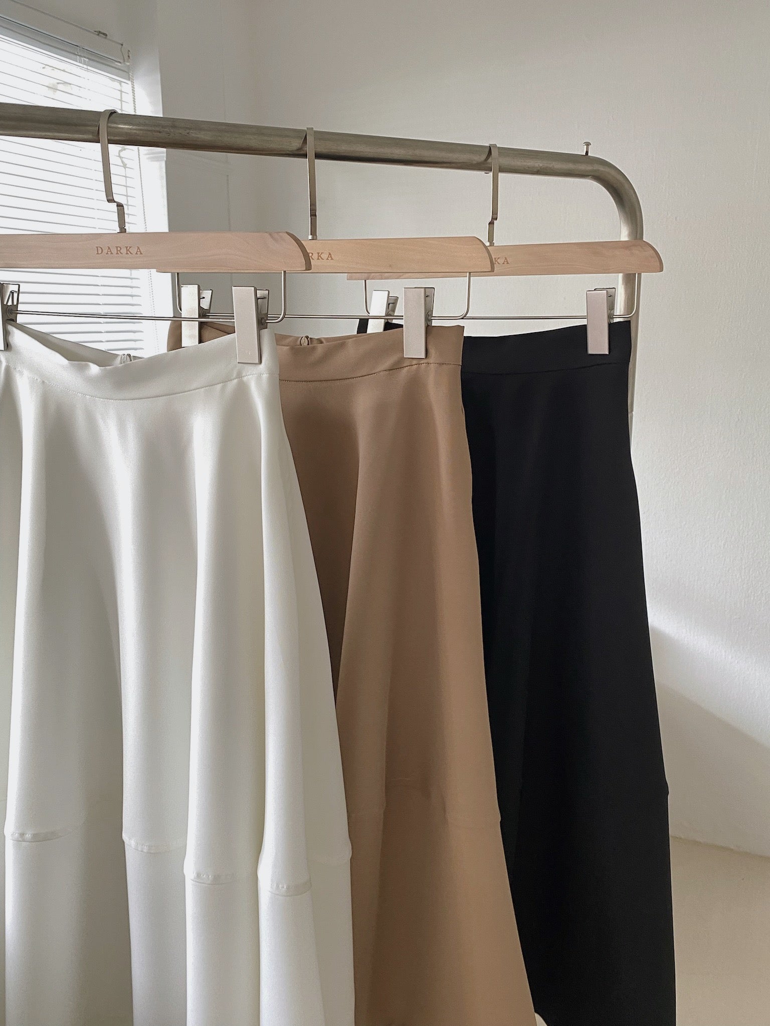 Alaia Flared Midi Skirt / 抗皱西料伞摆裙